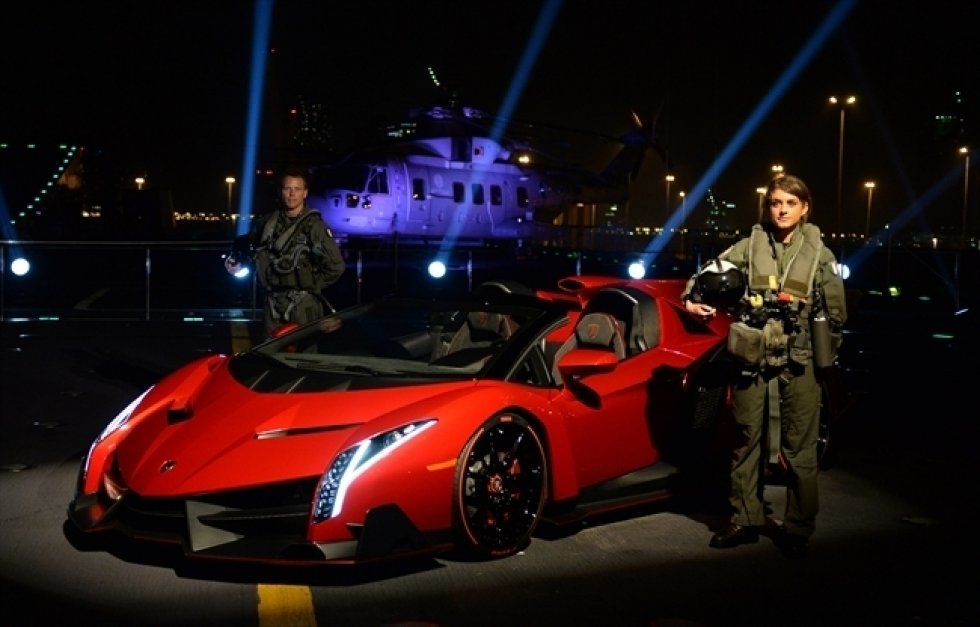 Verdenspremiere på Veneno Roadster 