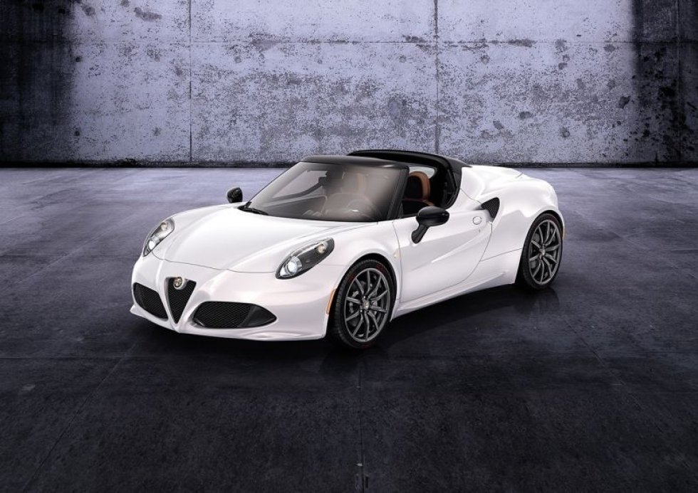 Alfa Romeo 4C Spider: Ny smuk italiensk fuldblodssportsvogn